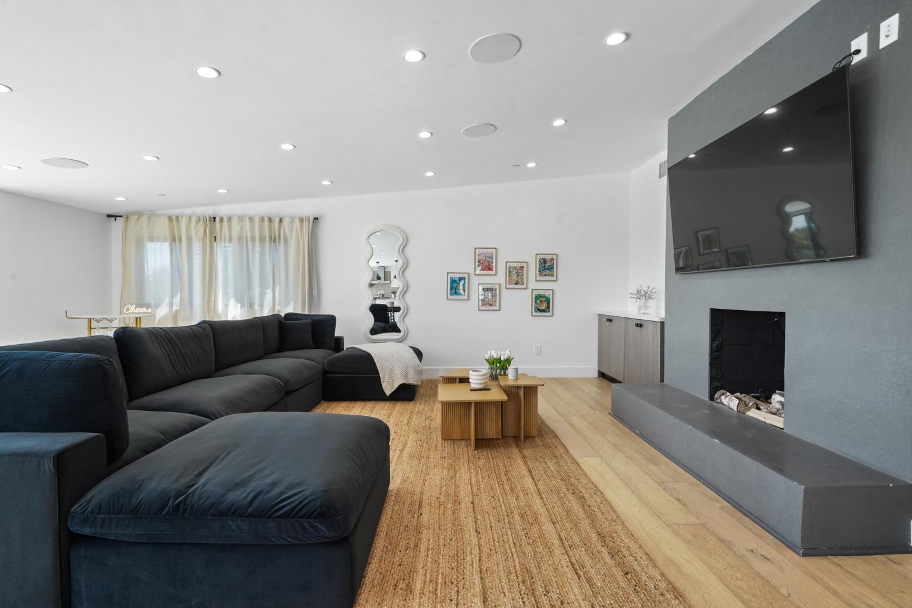 Stunning Modern 5BR Family Mansion, Panoramic views of Penmar Golf, Pet Friendly!