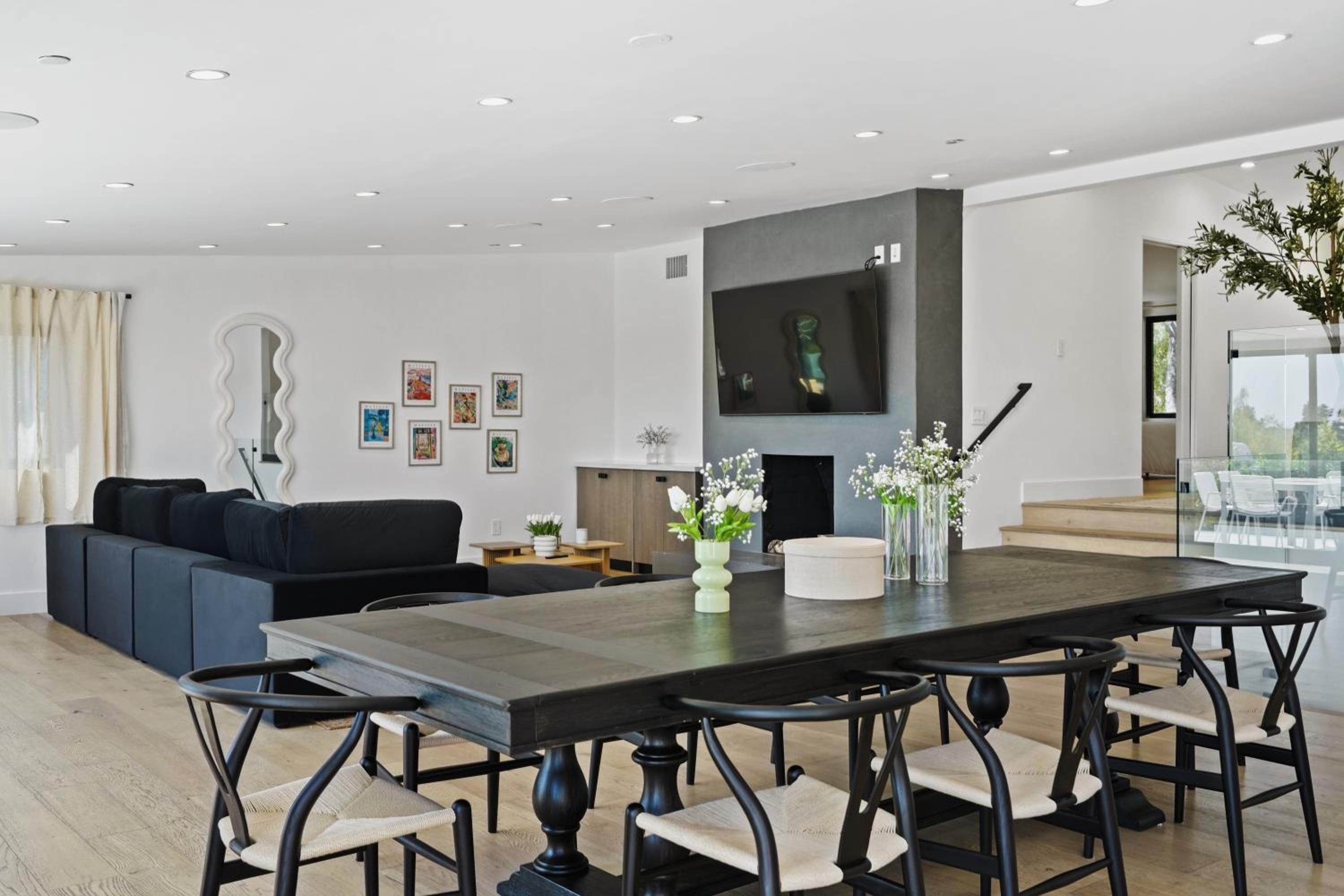 Stunning Modern 5BR Family Mansion, Panoramic views of Penmar Golf, Pet Friendly!