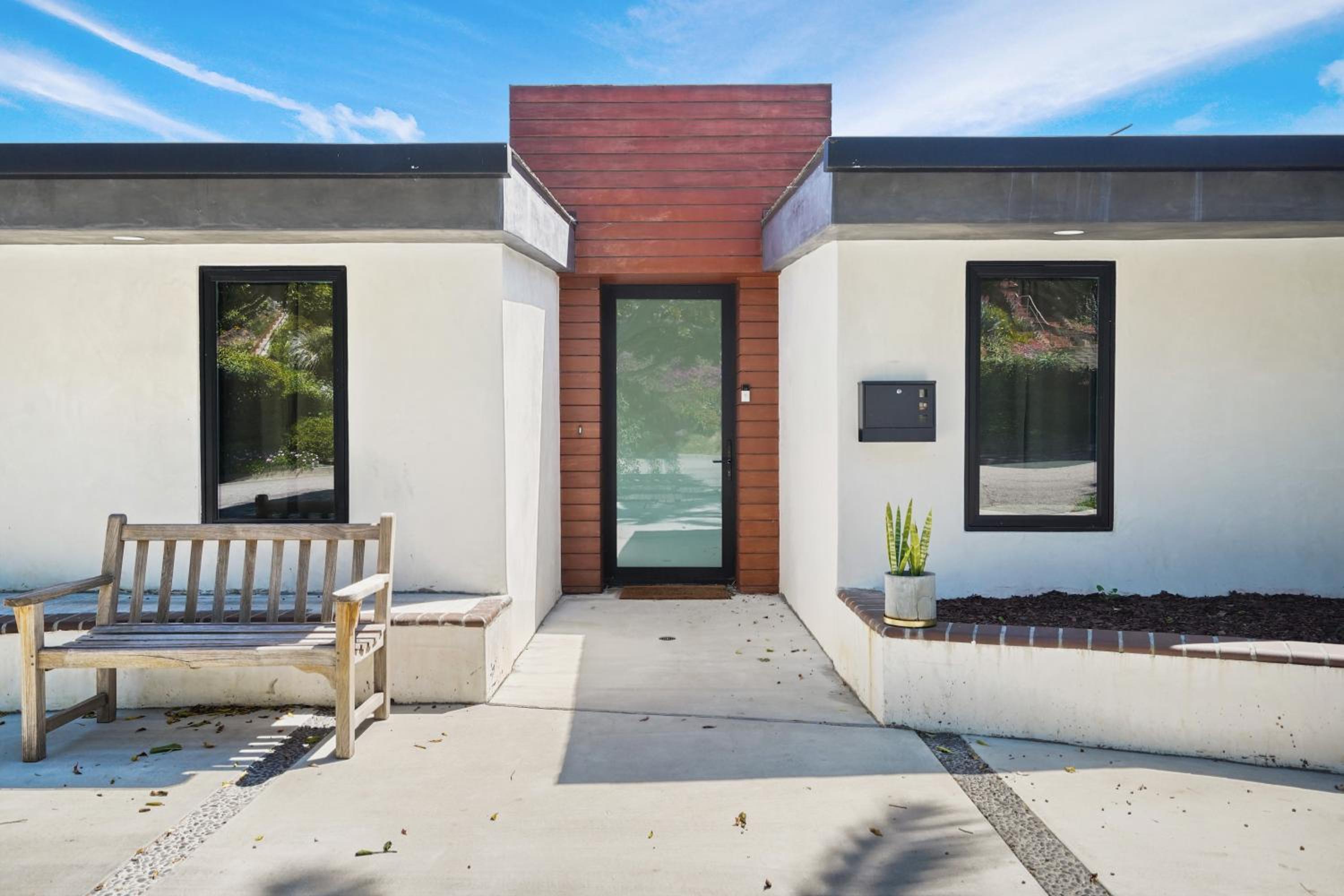 Stunning Modern 5BR Family Mansion, Panoramic views of Penmar Golf, Pet Friendly!