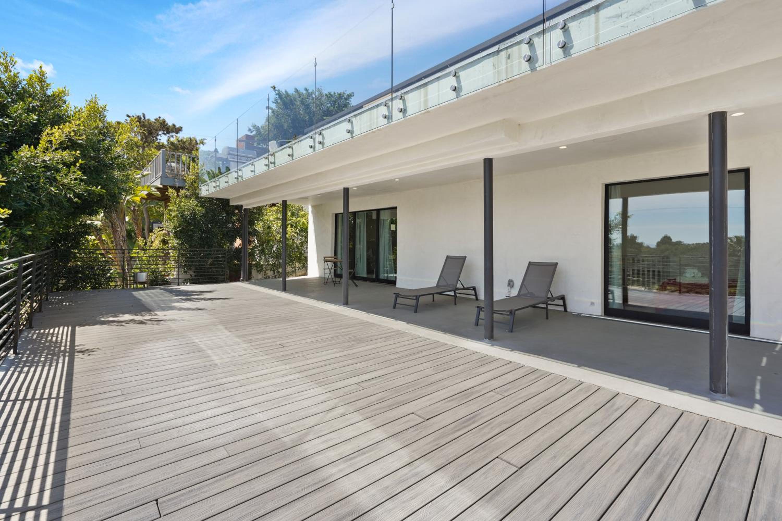 Stunning Modern 5BR Family Mansion, Panoramic views of Penmar Golf, Pet Friendly!