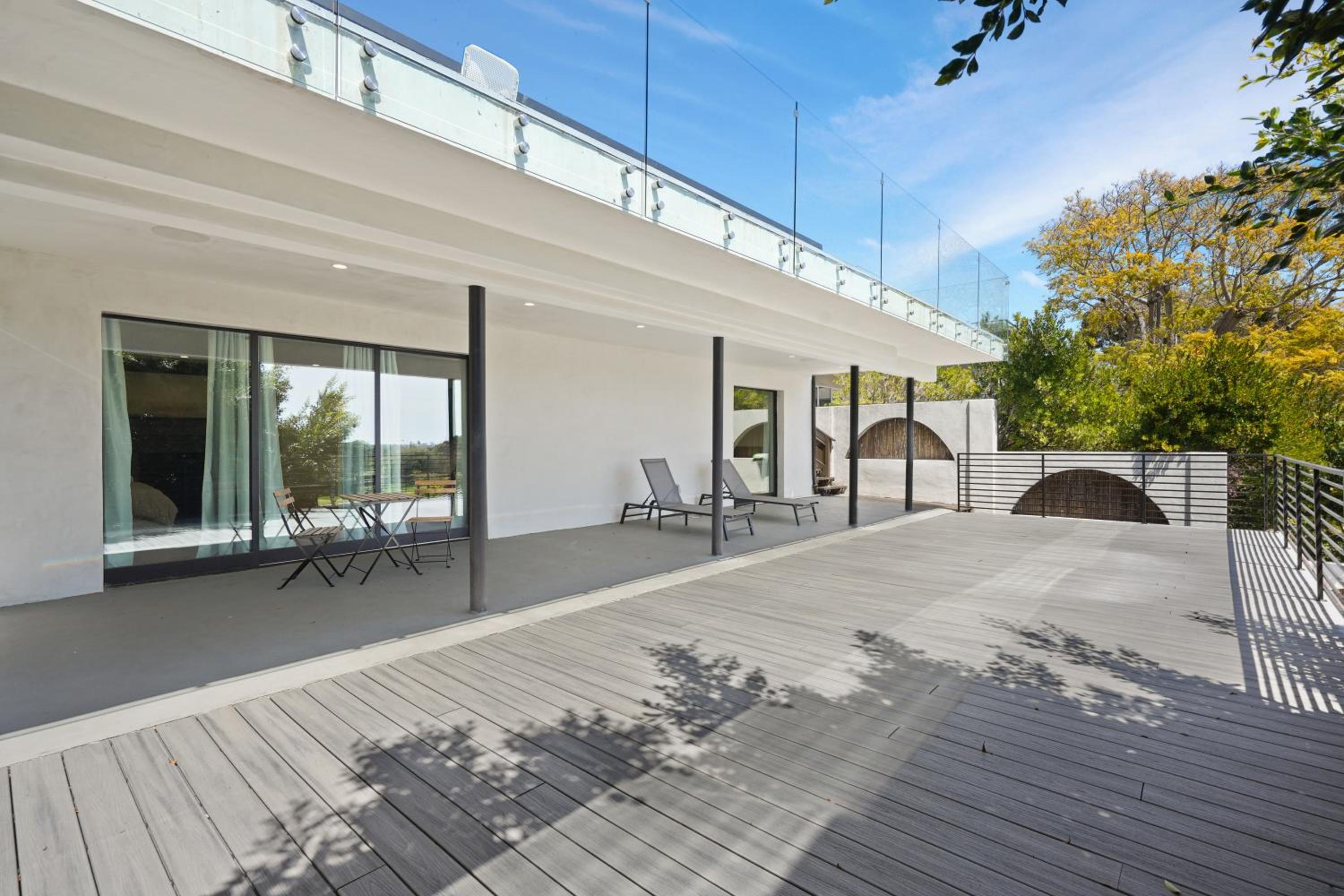 Stunning Modern 5BR Family Mansion, Panoramic views of Penmar Golf, Pet Friendly!