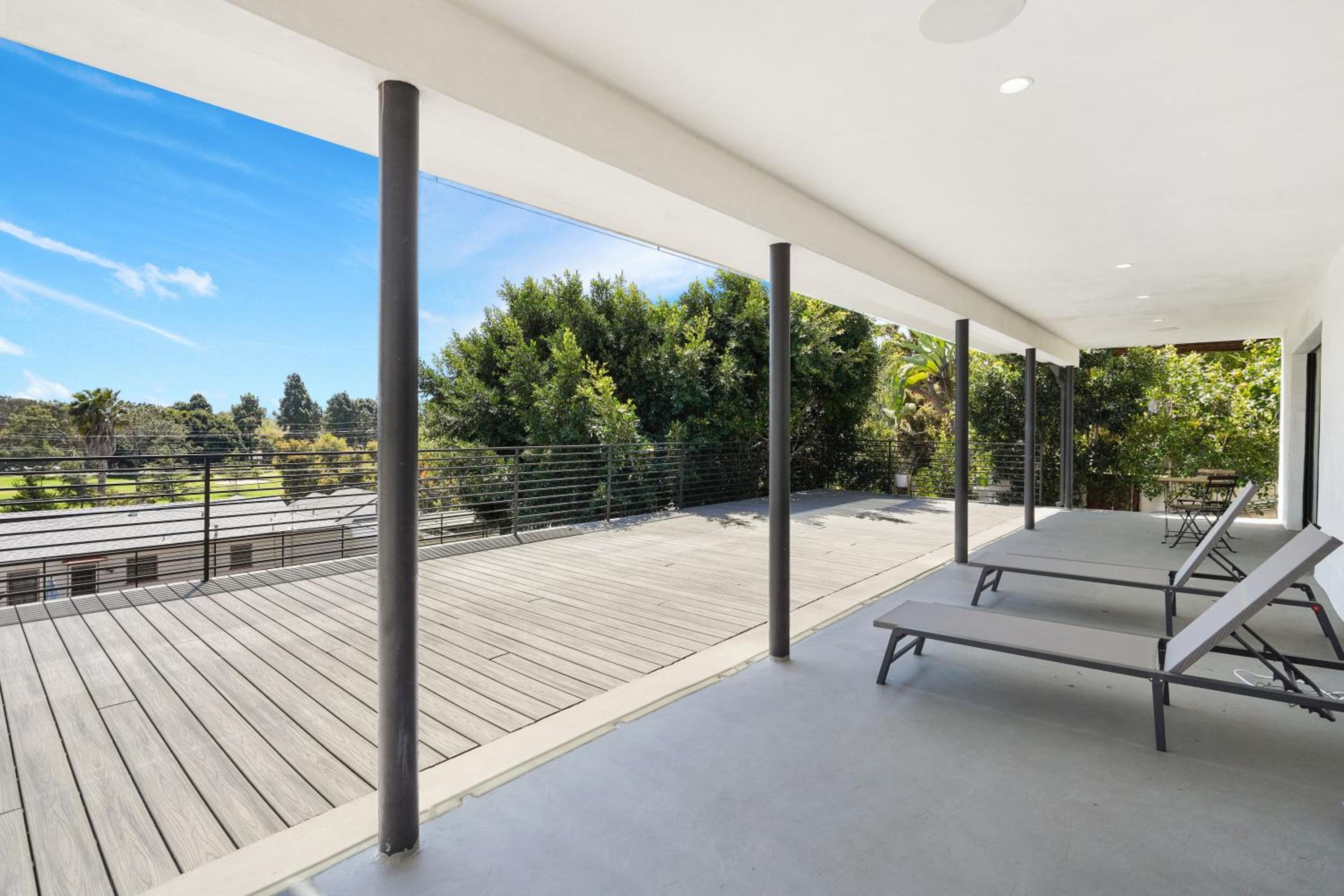 Stunning Modern 5BR Family Mansion, Panoramic views of Penmar Golf, Pet Friendly!
