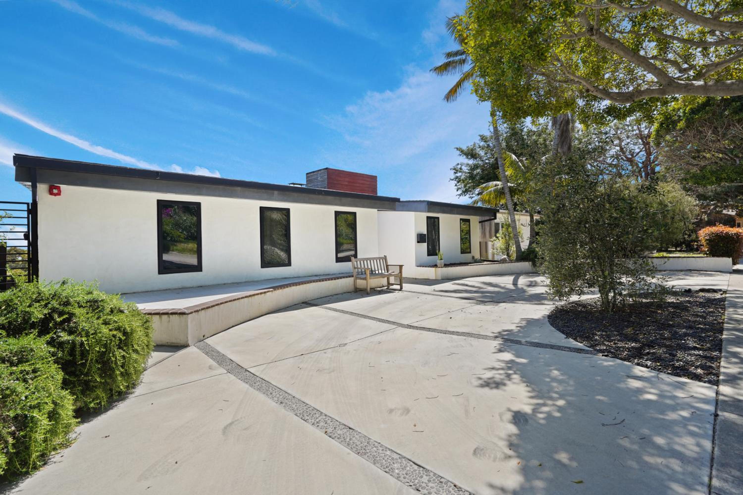 Stunning Modern 5BR Family Mansion, Panoramic views of Penmar Golf, Pet Friendly!