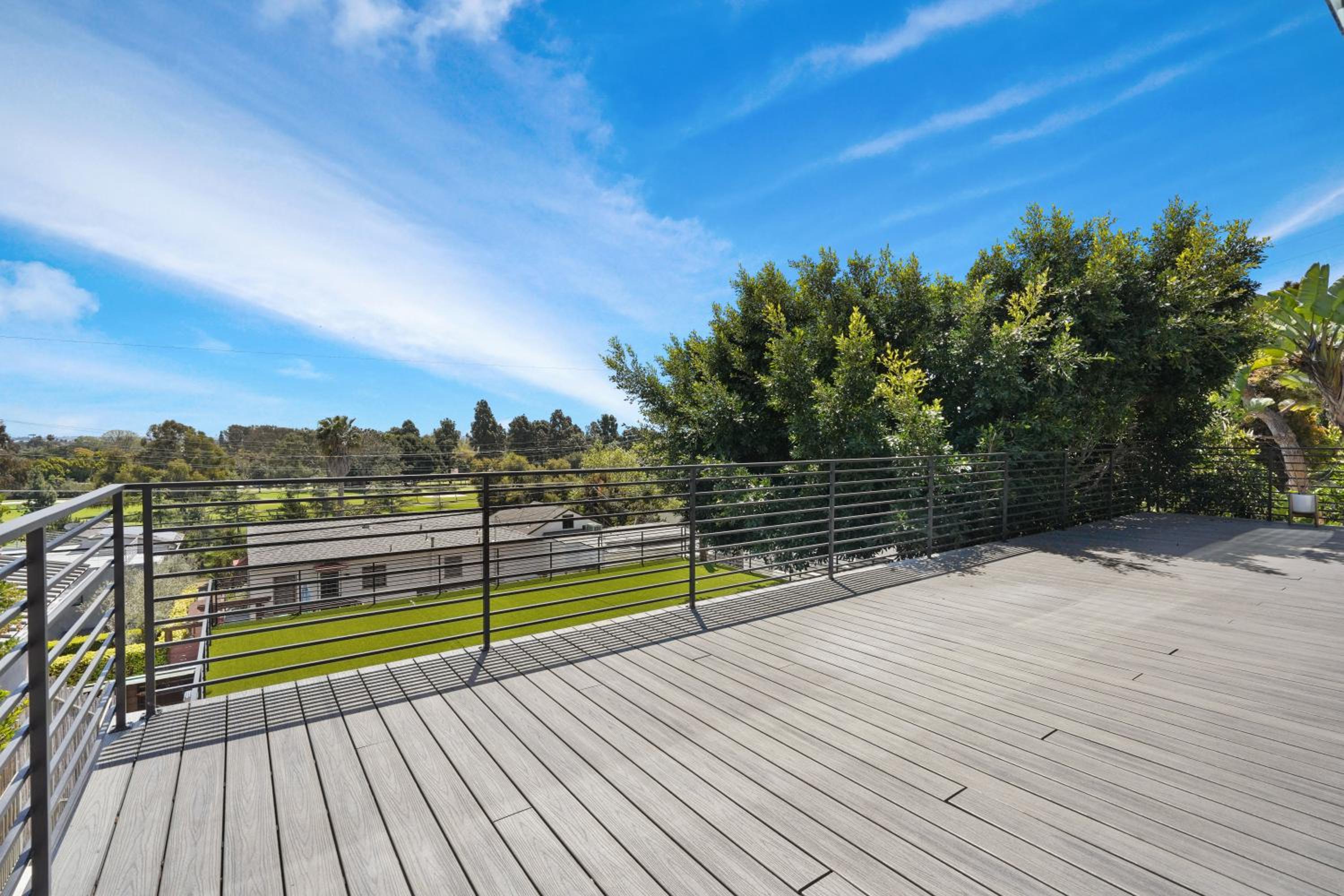Stunning Modern 5BR Family Mansion, Panoramic views of Penmar Golf, Pet Friendly!