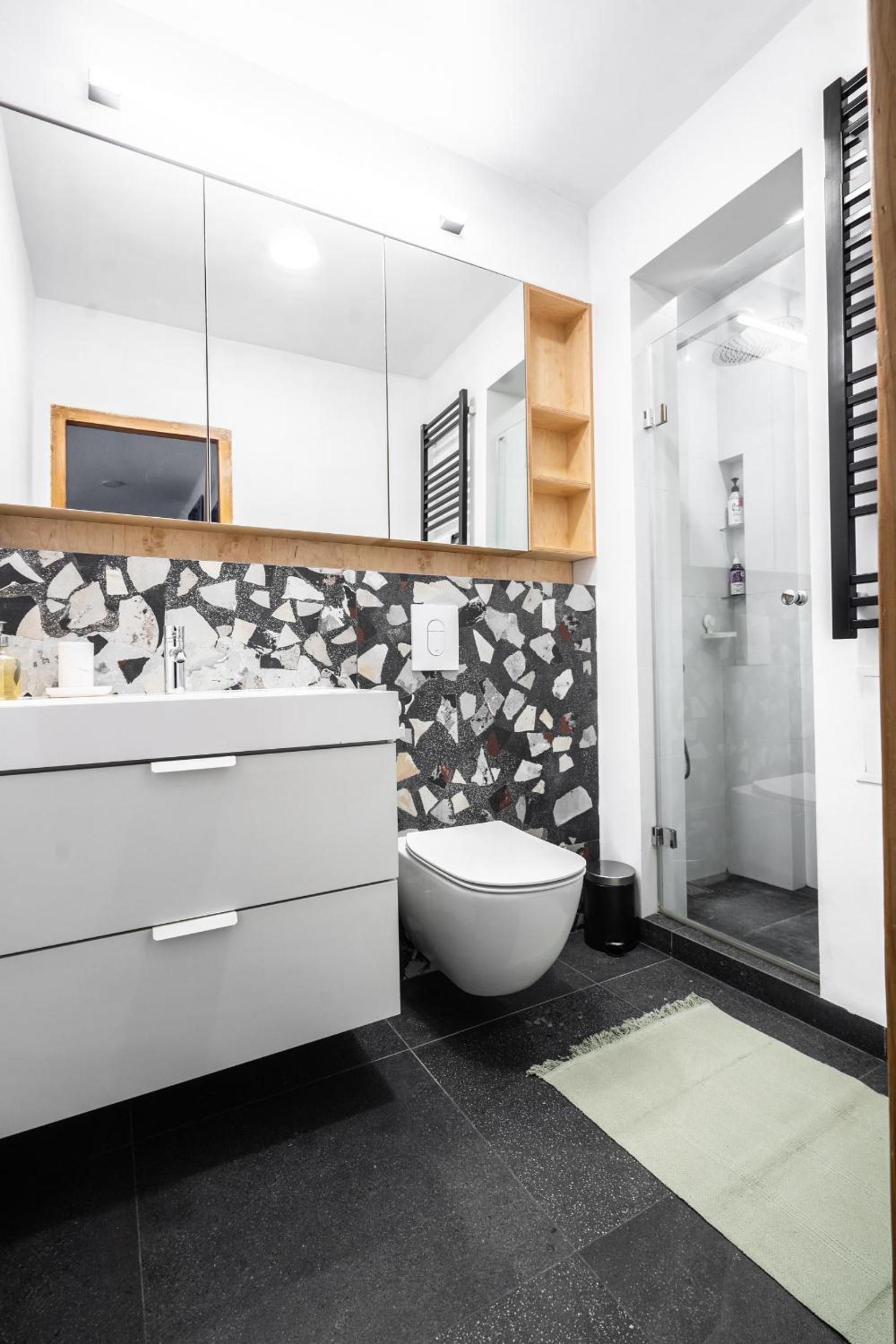 oompH Warsaw Central Elegant Apartment view 3