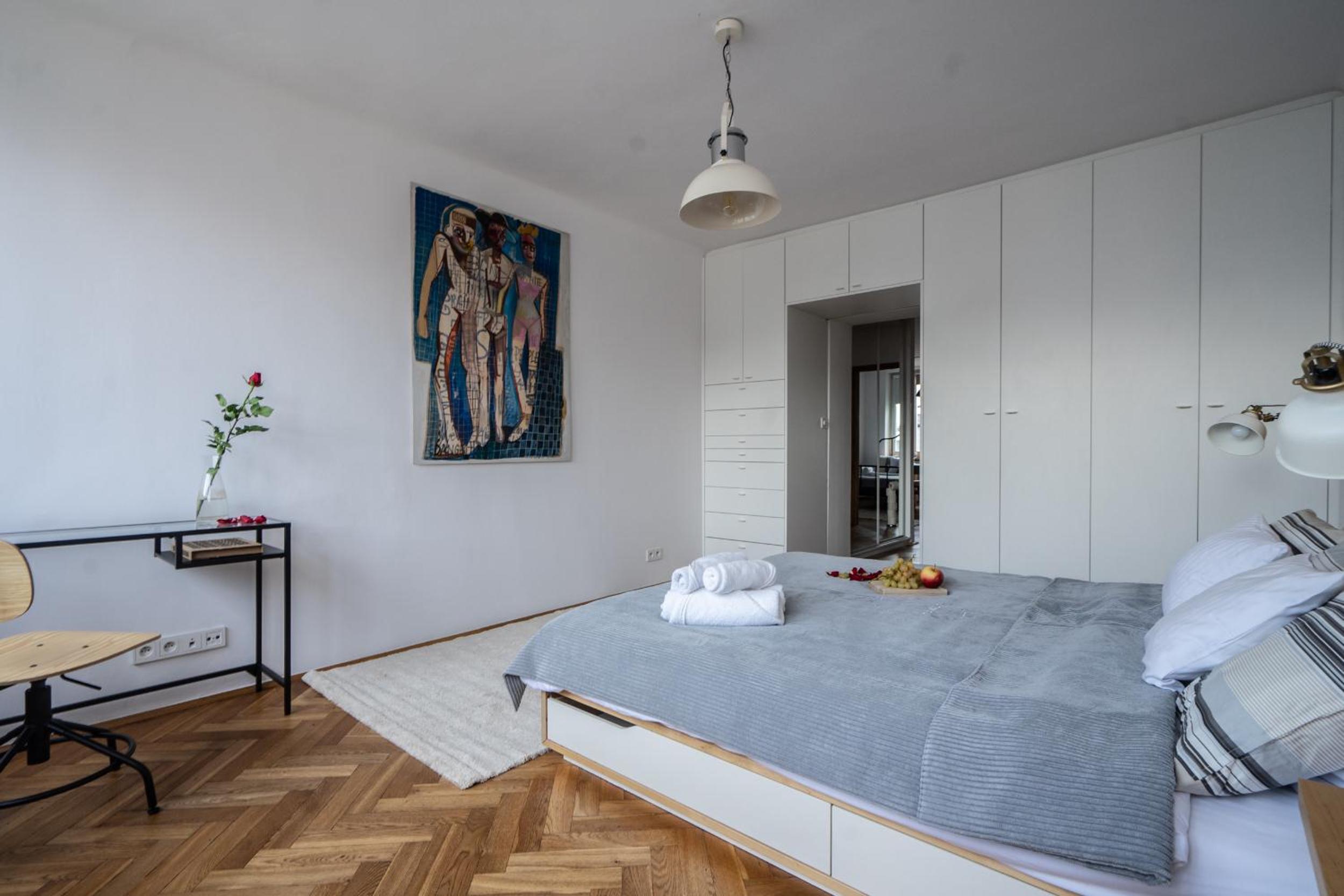 oompH Warsaw Central Elegant Apartment view 5