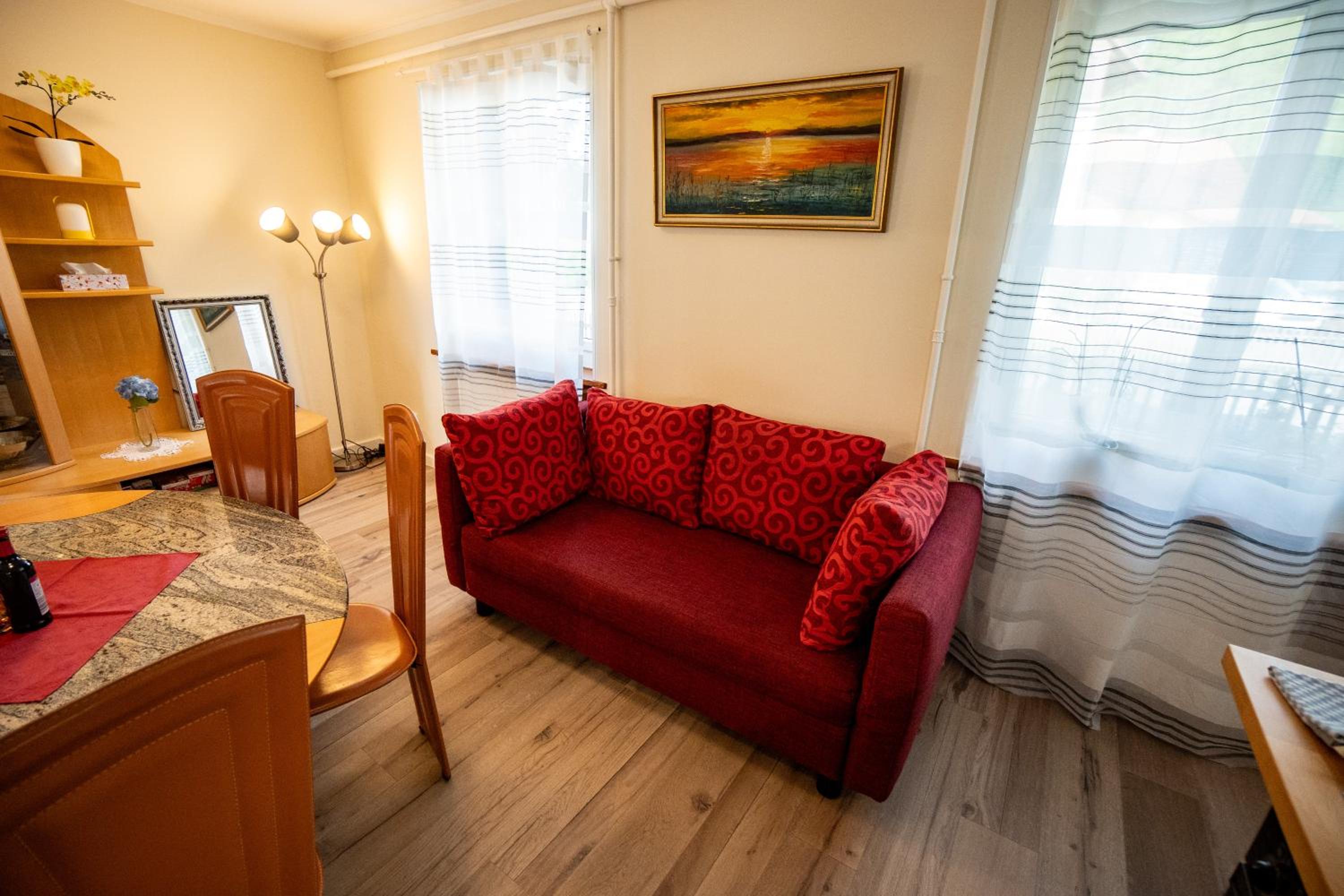 Gemütliche Wohnung mit Terasse und Feuerstelle