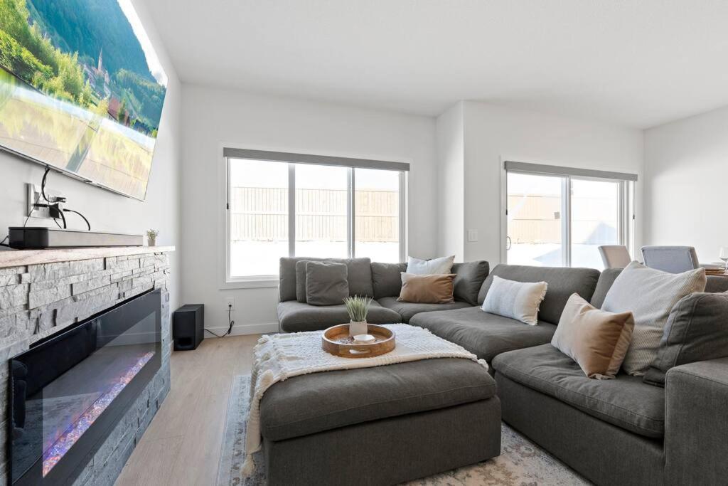 Family Home Retreat - 9 mins to WEM - Vintage Arcade-Ping Pong -Air Conditioning