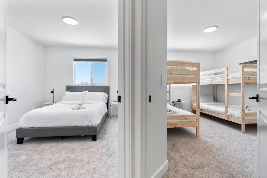 Family Home Retreat - 9 mins to WEM - Vintage Arcade-Ping Pong -Air Conditioning
