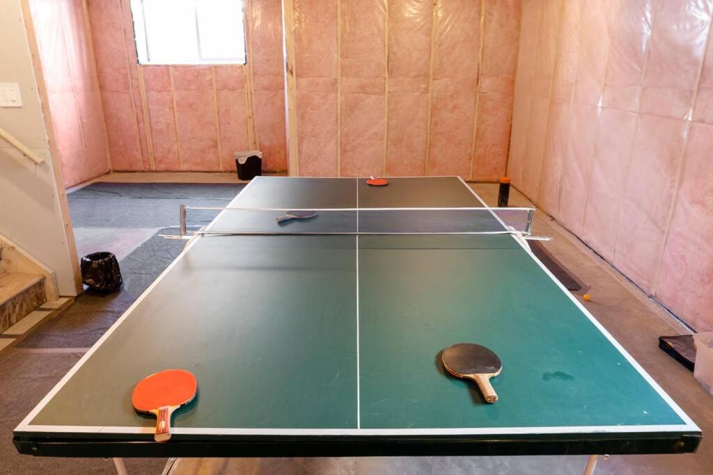 Family Home Retreat - 9 mins to WEM - Vintage Arcade-Ping Pong -Air Conditioning