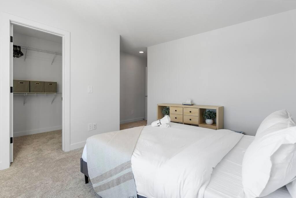 Family Home Retreat - 9 mins to WEM - Vintage Arcade-Ping Pong -Air Conditioning