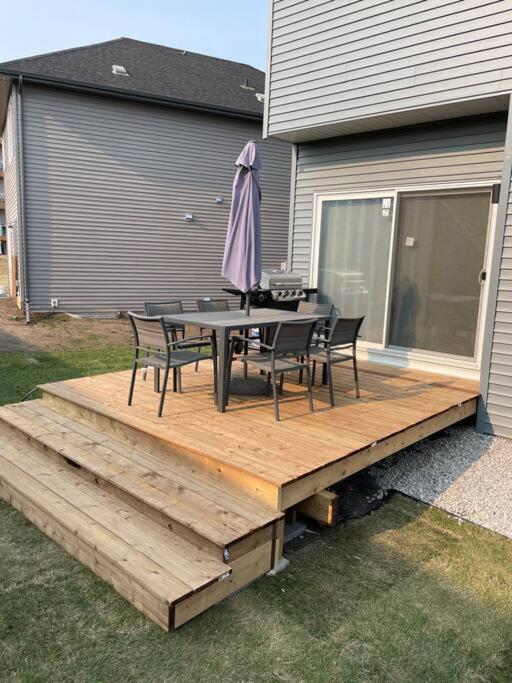 Family Home Retreat - 9 mins to WEM - Vintage Arcade-Ping Pong -Air Conditioning