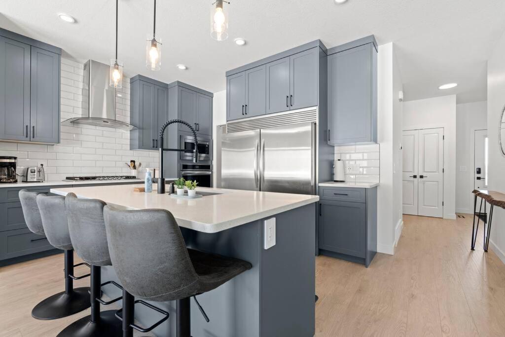 Family Home Retreat - 9 mins to WEM - Vintage Arcade-Ping Pong -Air Conditioning