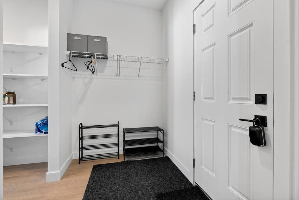Family Home Retreat - 9 mins to WEM - Vintage Arcade-Ping Pong -Air Conditioning