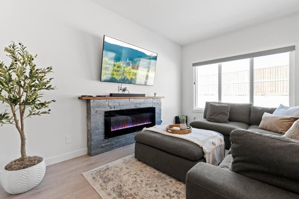 Family Home Retreat - 9 mins to WEM - Vintage Arcade-Ping Pong -Air Conditioning