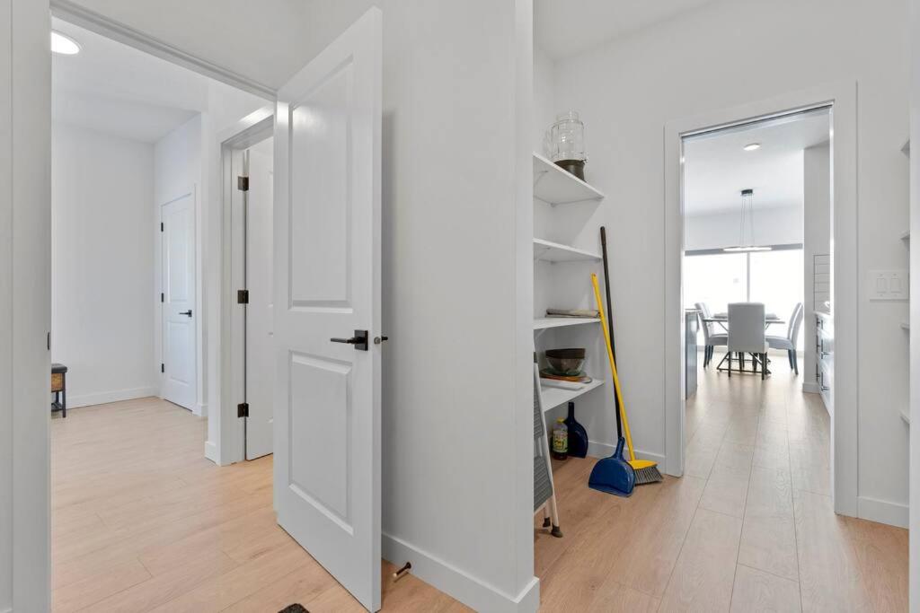 Family Home Retreat - 9 mins to WEM - Vintage Arcade-Ping Pong -Air Conditioning