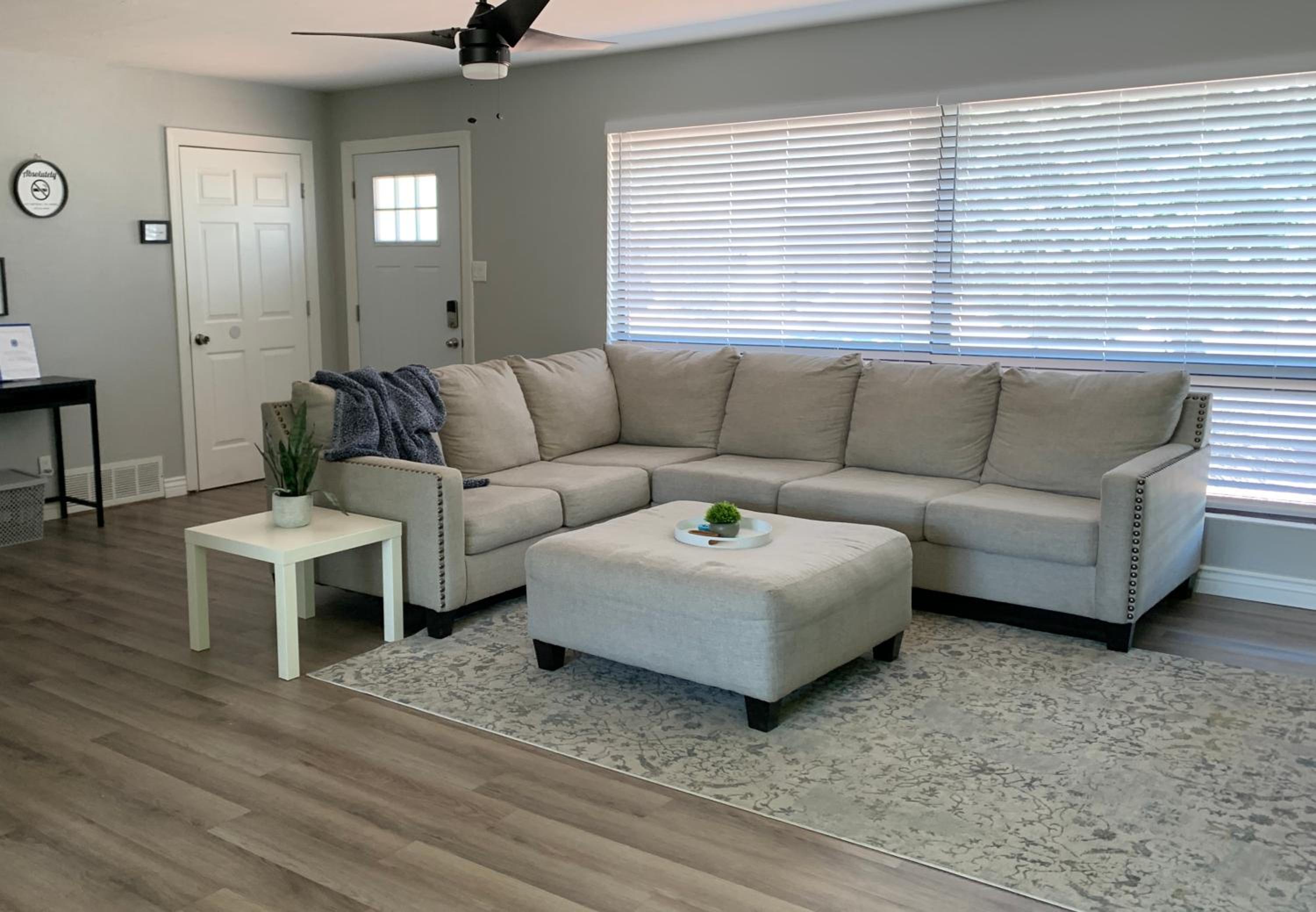 Page Vacations - Sapphire Lake House Boat Parking for 2  Backyard - Property Image 1