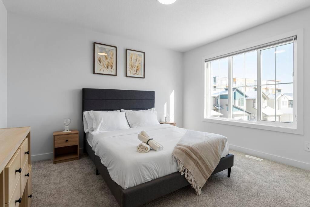 Family Home Retreat - 9 mins to WEM - Vintage Arcade-Ping Pong -Air Conditioning