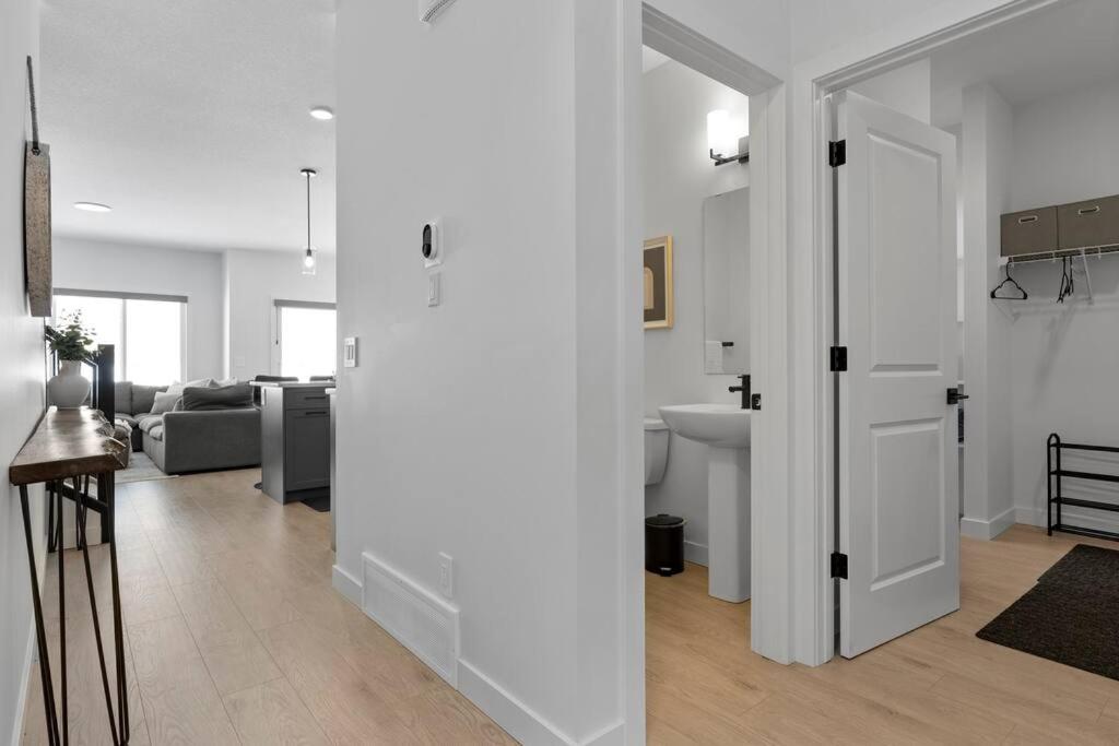 Family Home Retreat - 9 mins to WEM - Vintage Arcade-Ping Pong -Air Conditioning