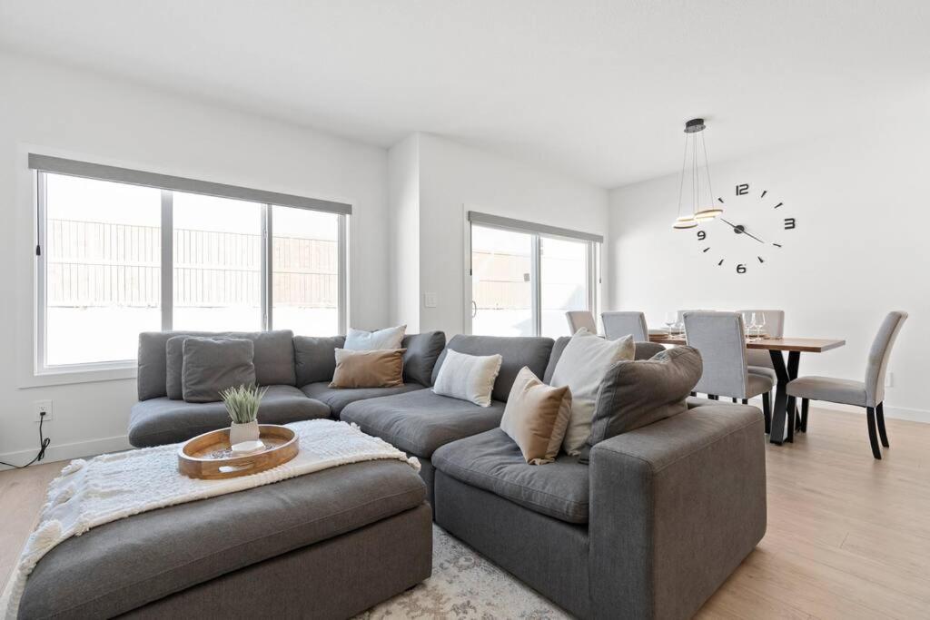 Family Home Retreat - 9 mins to WEM - Vintage Arcade-Ping Pong -Air Conditioning