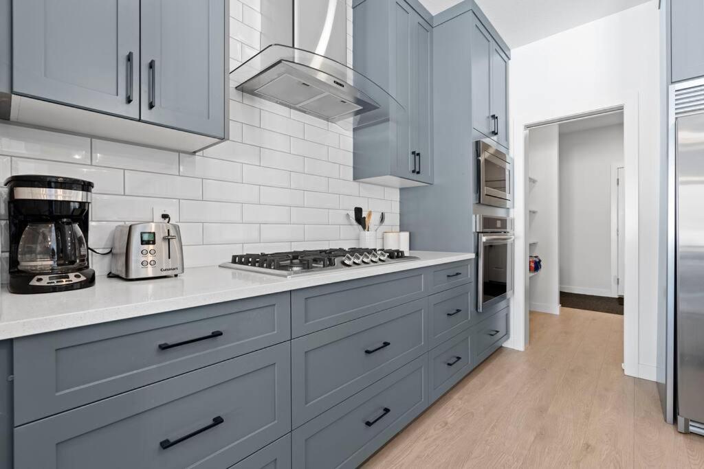 Family Home Retreat - 9 mins to WEM - Vintage Arcade-Ping Pong -Air Conditioning