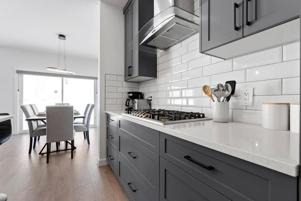 Family Home Retreat - 9 mins to WEM - Vintage Arcade-Ping Pong -Air Conditioning