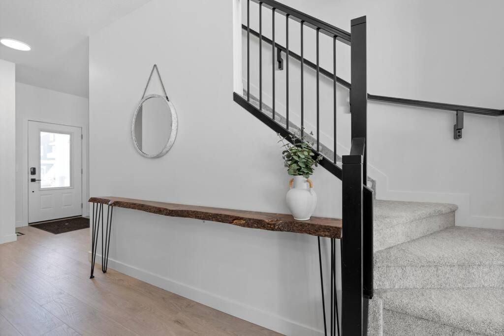 Family Home Retreat - 9 mins to WEM - Vintage Arcade-Ping Pong -Air Conditioning