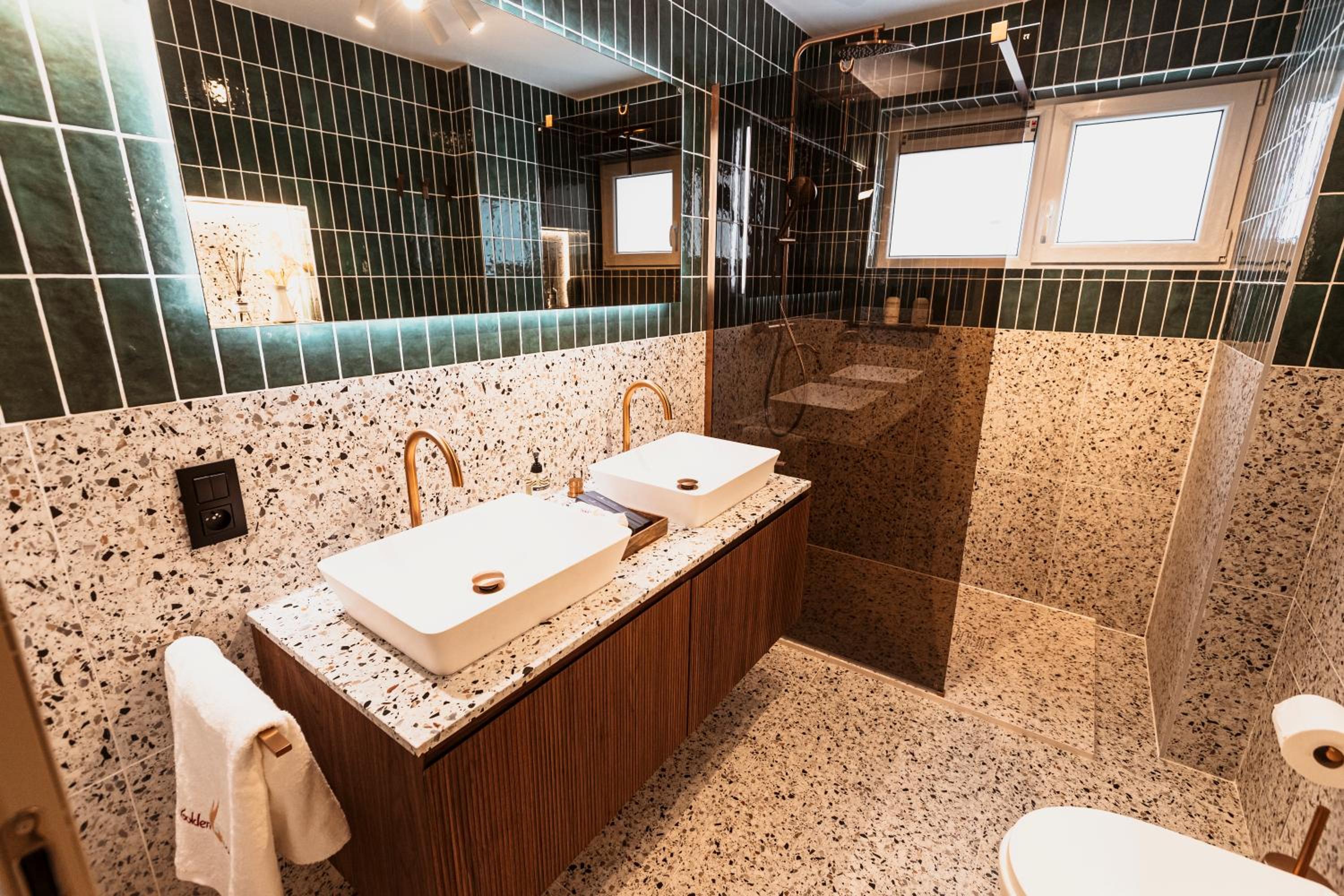 Golden Dove Luxury Apartment