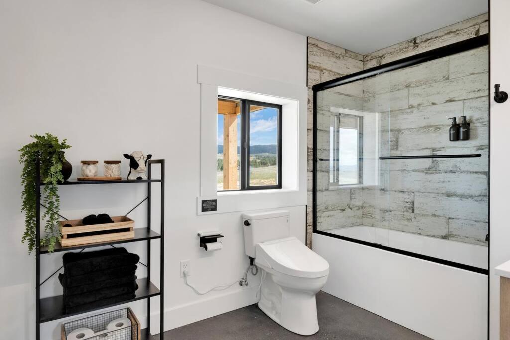 The Bitterroot Bunkhouse view 5