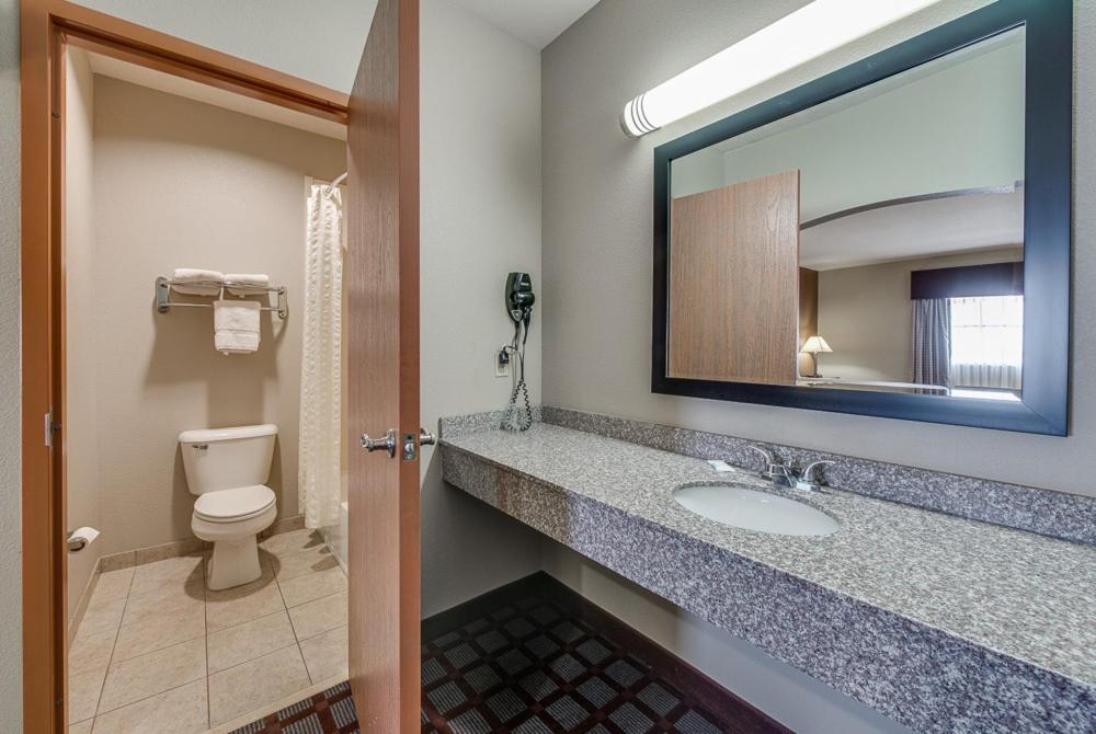Executive Inn  Suites Cushing - Property Image 8