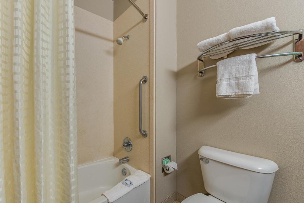 Executive Inn  Suites Cushing - Property Image 1