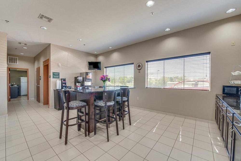 Executive Inn  Suites Cushing - Property Image 9