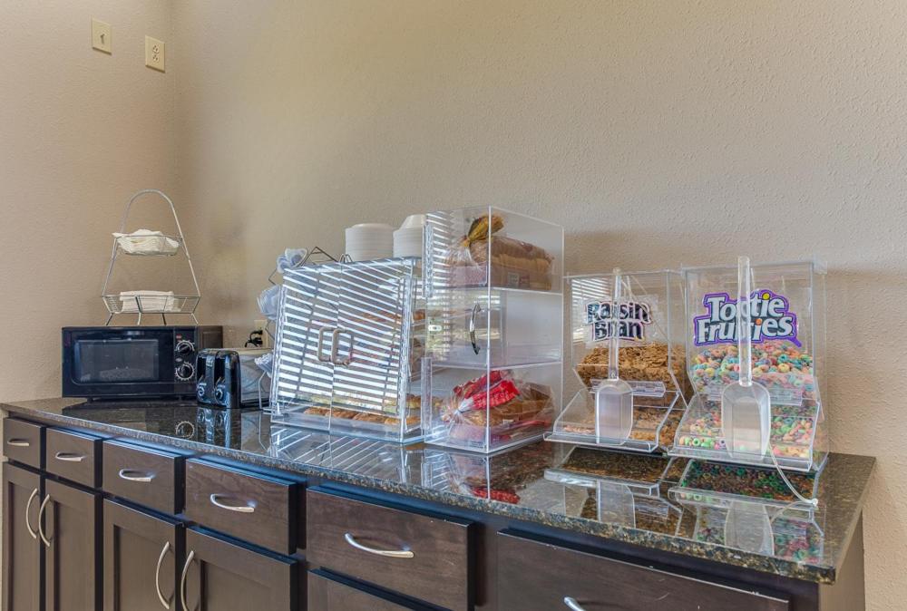 Executive Inn  Suites Cushing - Property Image 2