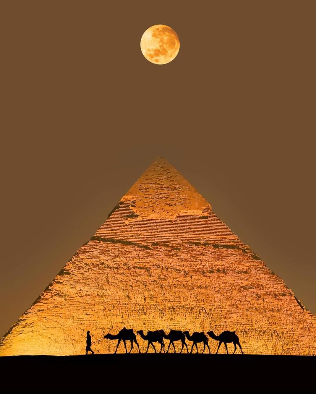 Sol Pyramids Rooftop View Giza