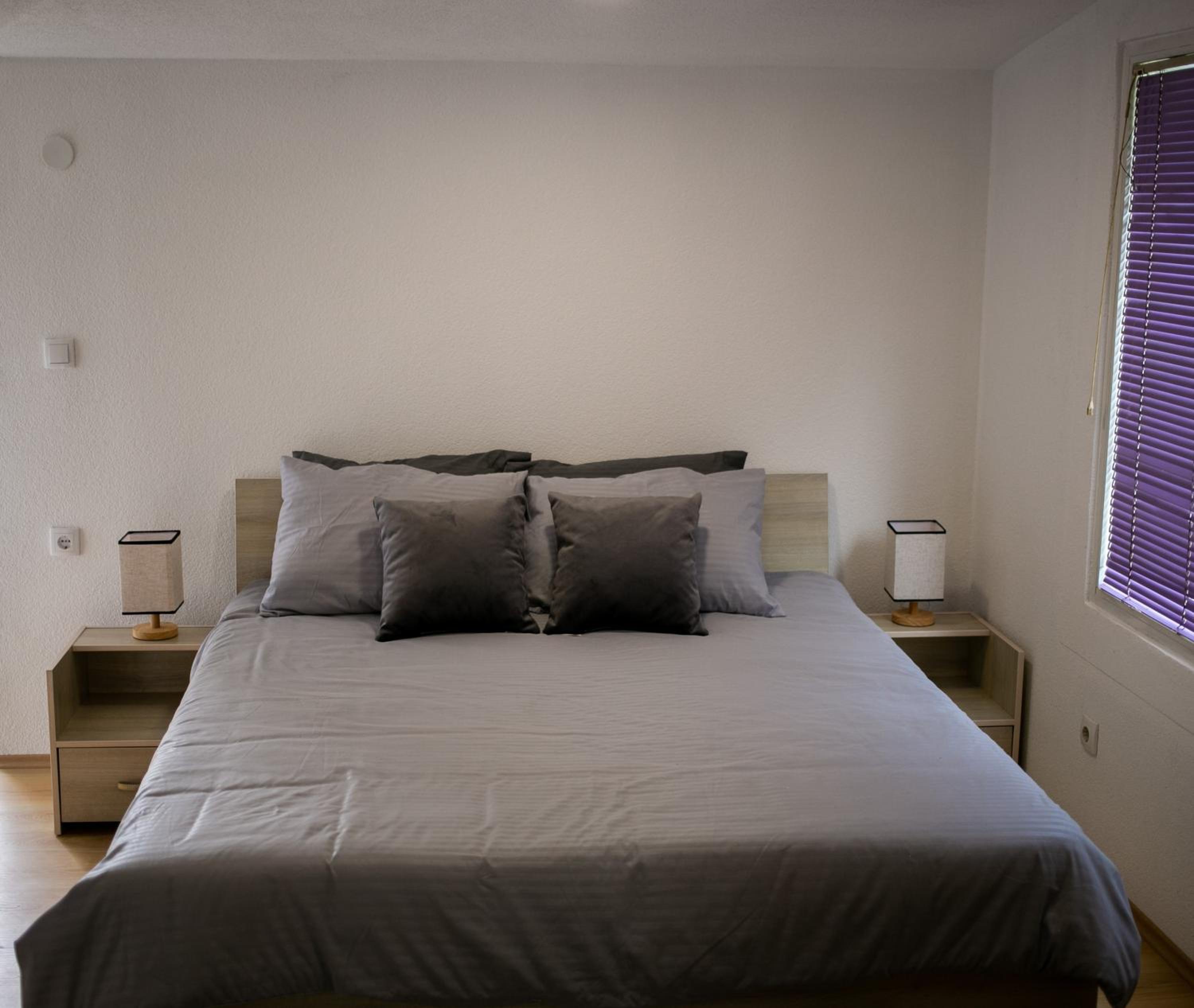 LENI Apartment