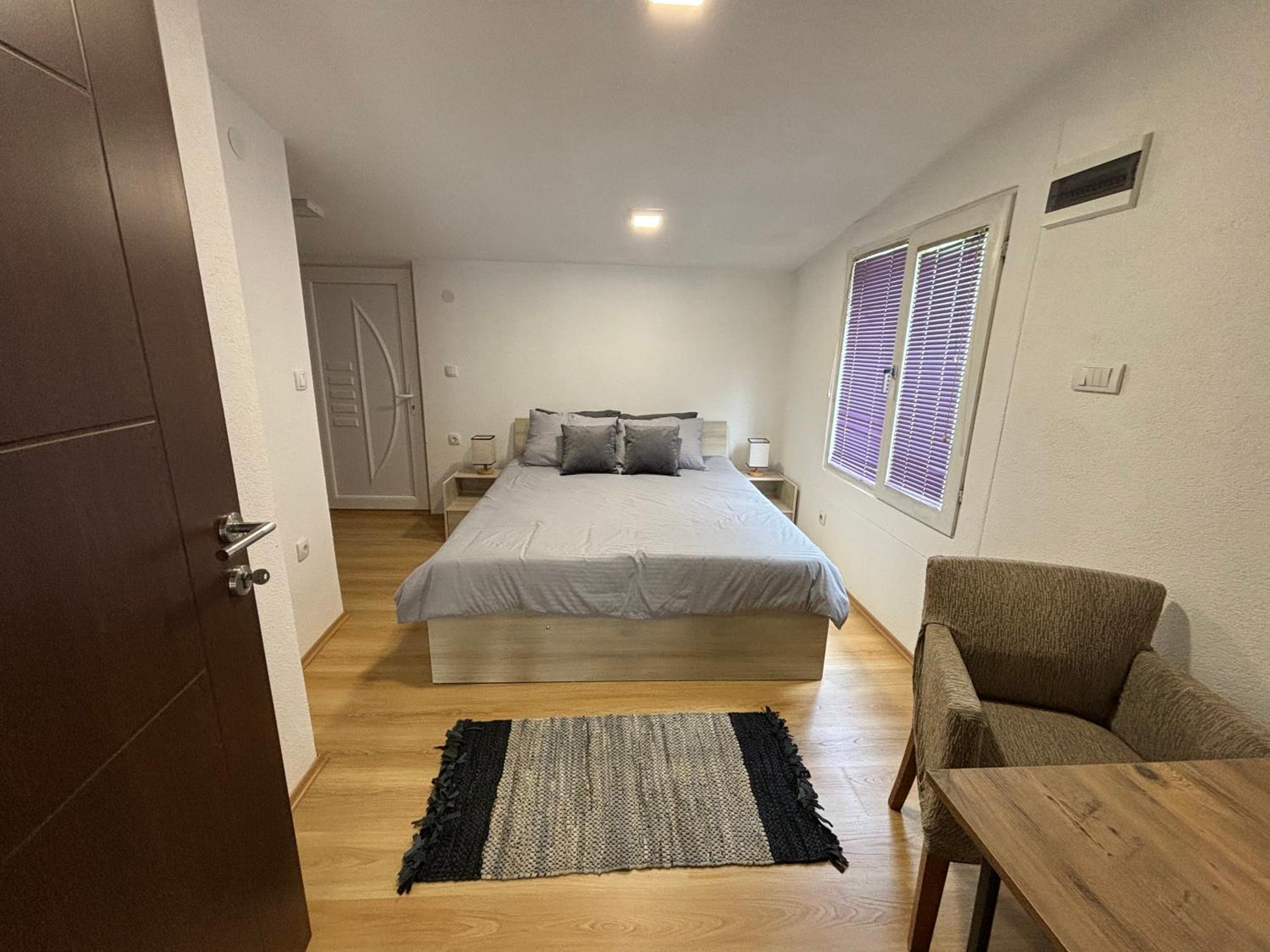 LENI Apartment