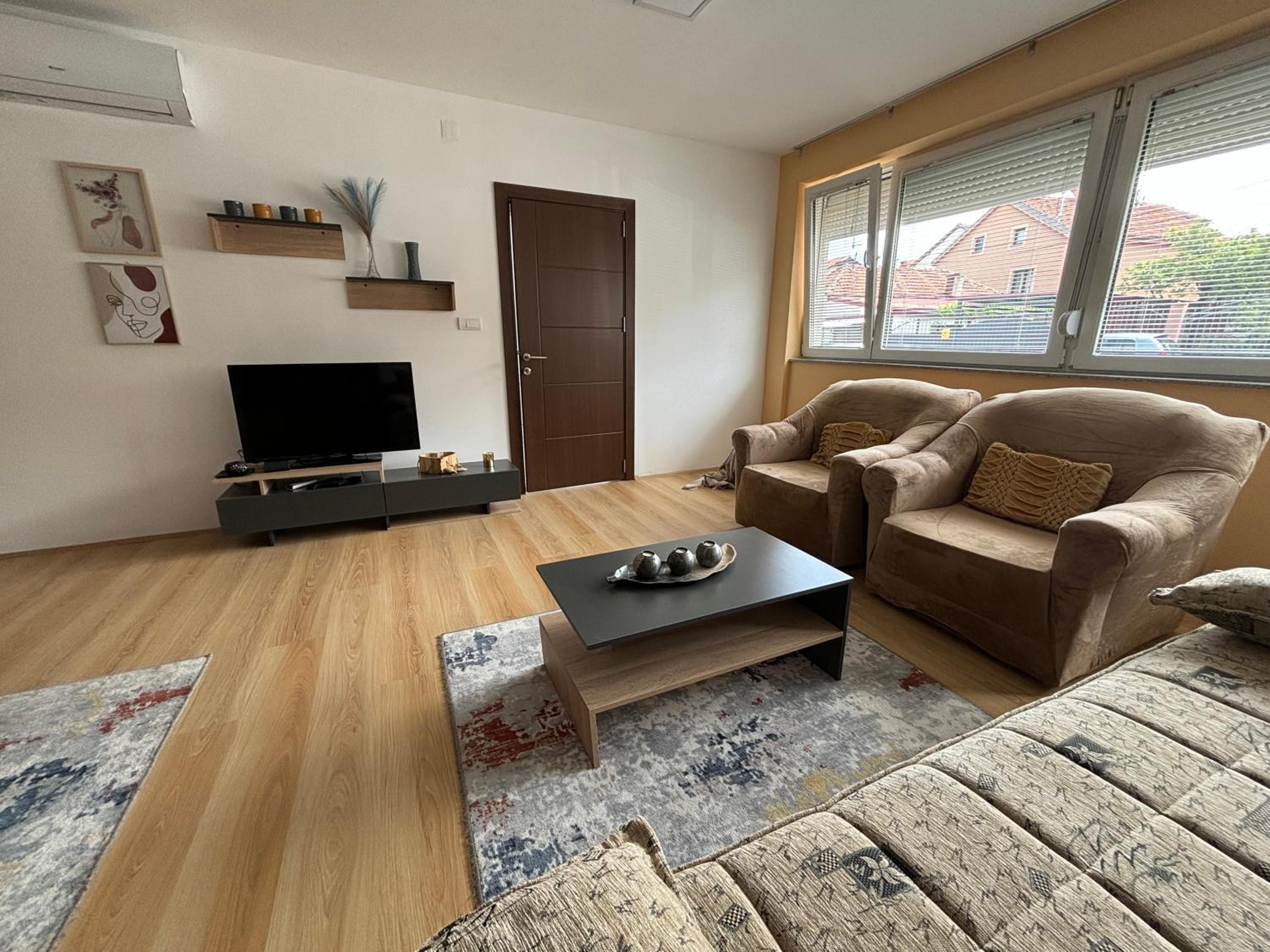 LENI Apartment