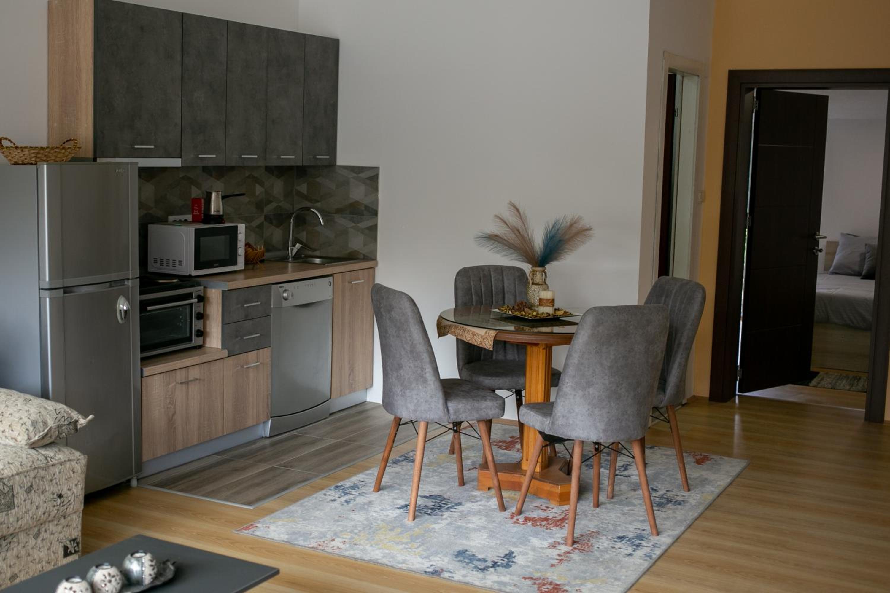 LENI Apartment