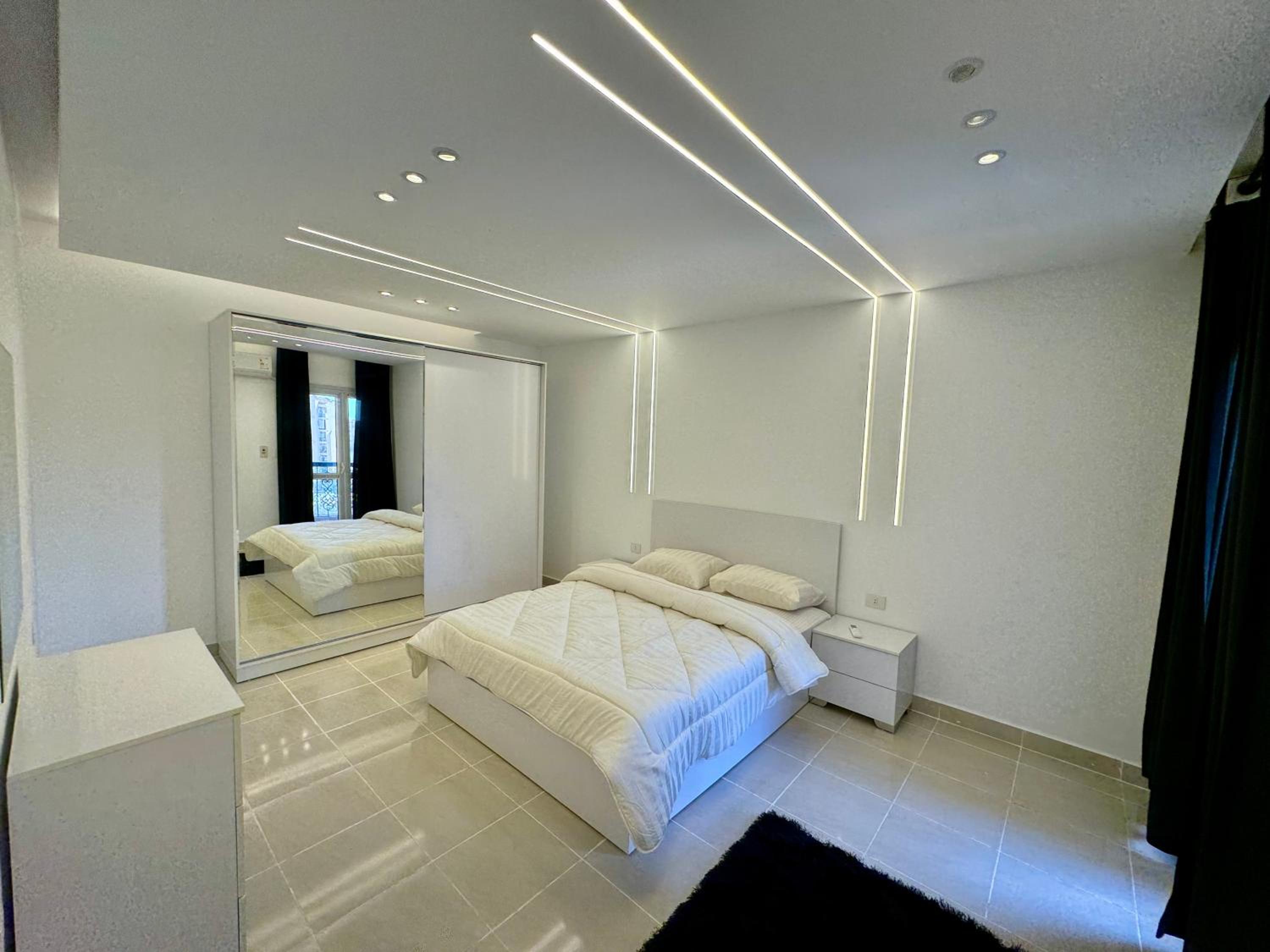 Luxurious 2 Bedrooms In Rehab City