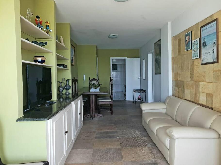 Apartamento de frente para o mar -Novembro e Desembro sem elevador PRAIA DO MORRO