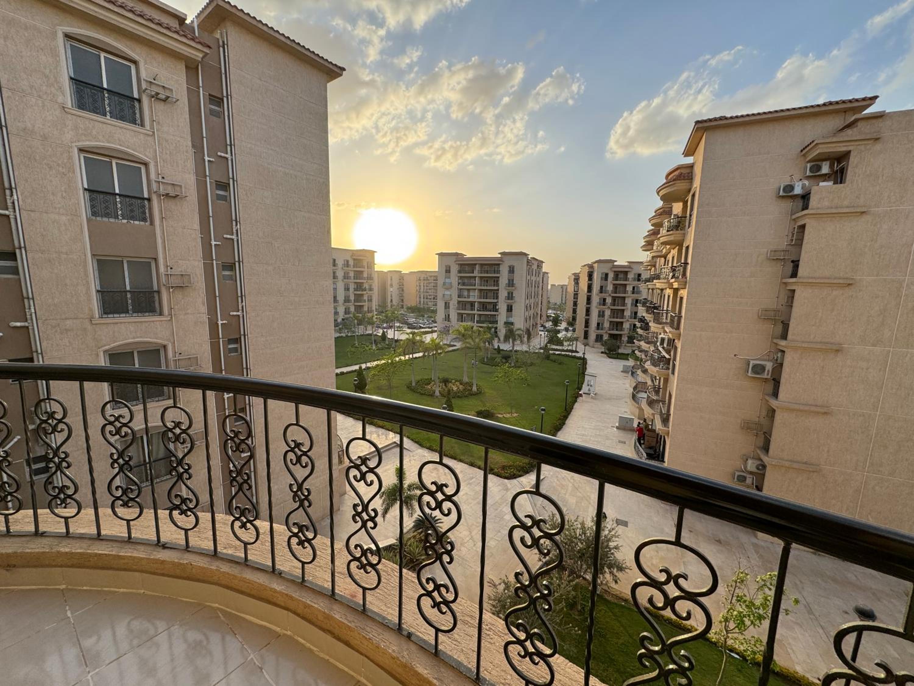 Luxurious 2 Bedrooms In Rehab City