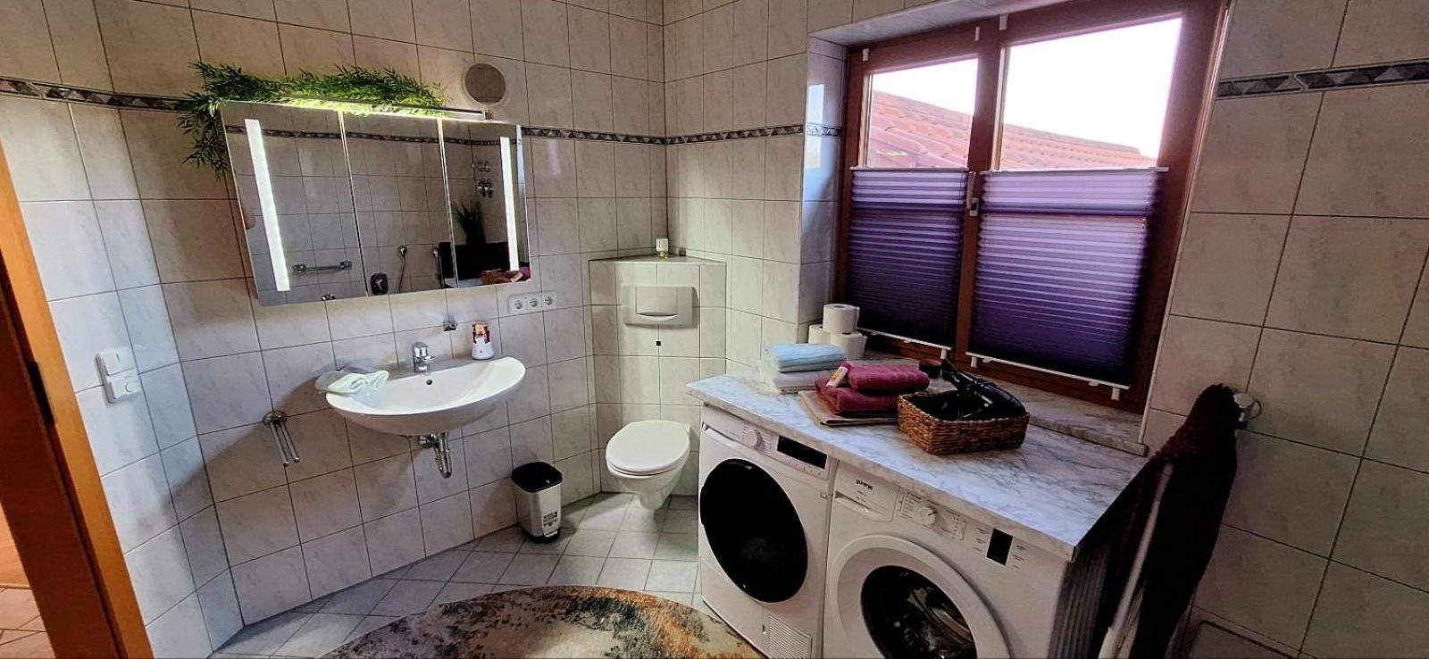 Ruhige Ferienwohnung Nussbaum mit kostenlosem Parkplatz ideal für Monteure, Geschäftsreisende, Paare & Durchreisende
