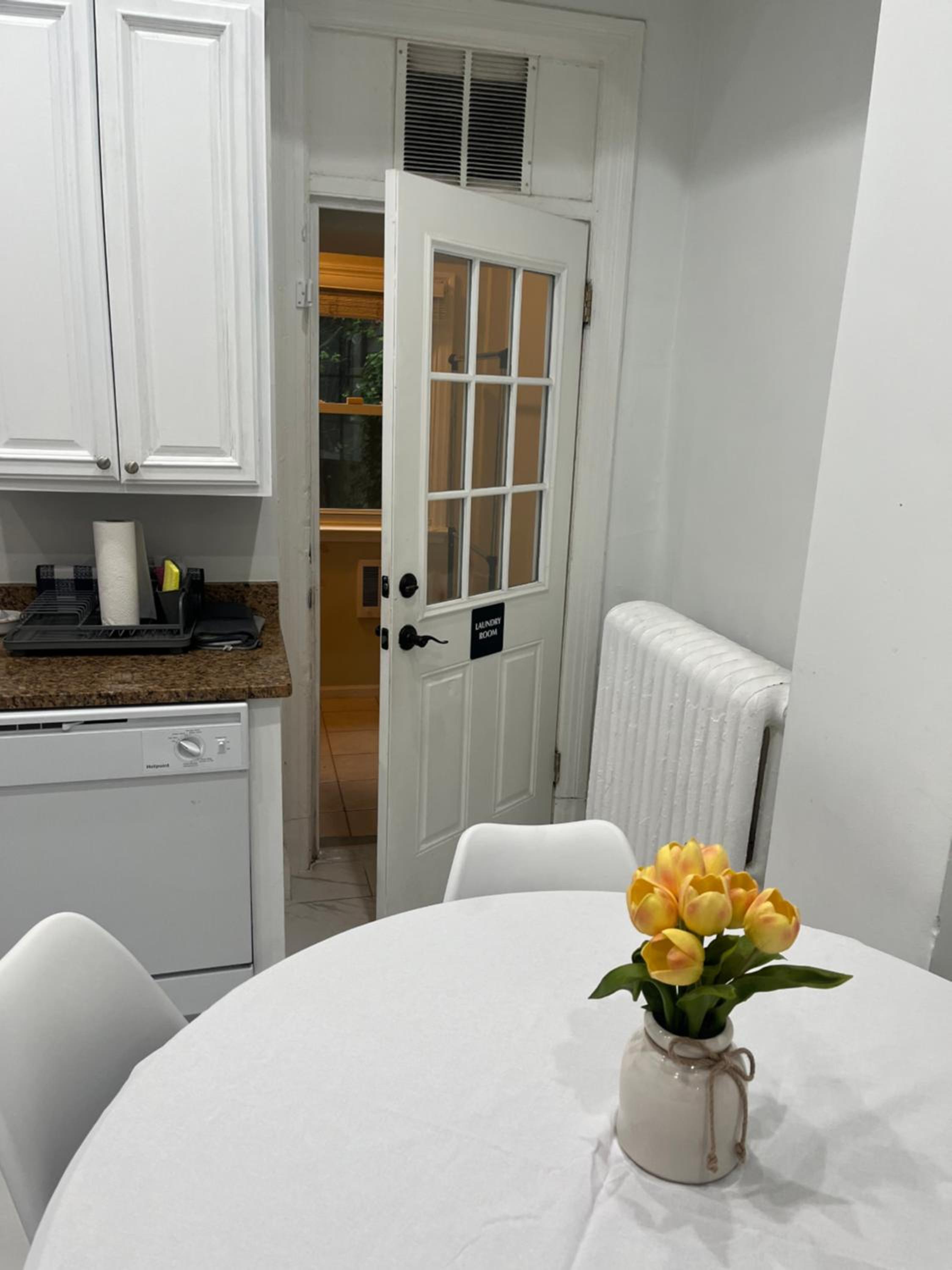 Large DUPLEX Apt 2Bdrm 1Den-Metro, photo 24