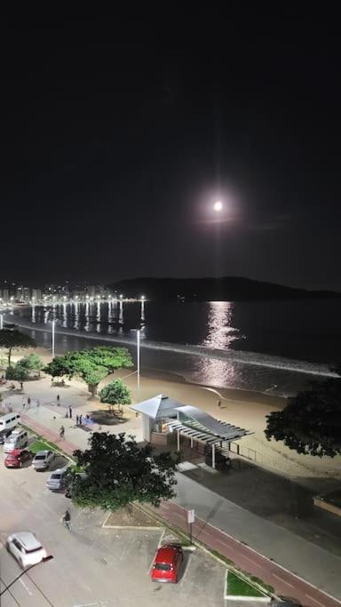 Apartamento de frente para o mar -NOVEMBRO E DEZEMBRO SEM ELEVADOR PRAIA DO MORRO
