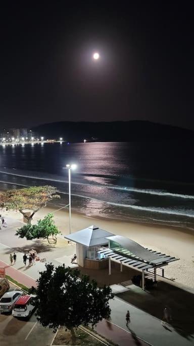 Apartamento de frente para o mar -NOVEMBRO E DEZEMBRO SEM ELEVADOR PRAIA DO MORRO