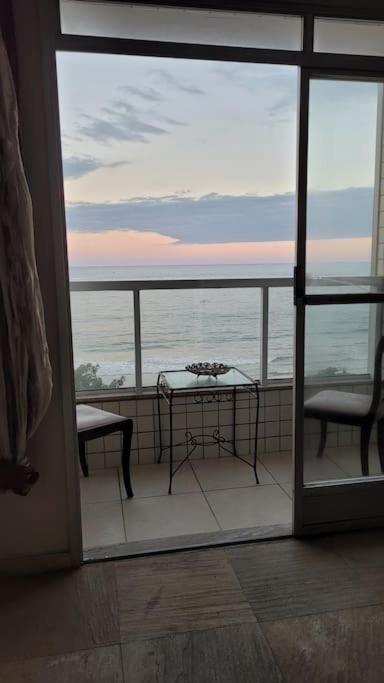 Apartamento de frente para o mar -NOVEMBRO E DEZEMBRO SEM ELEVADOR PRAIA DO MORRO