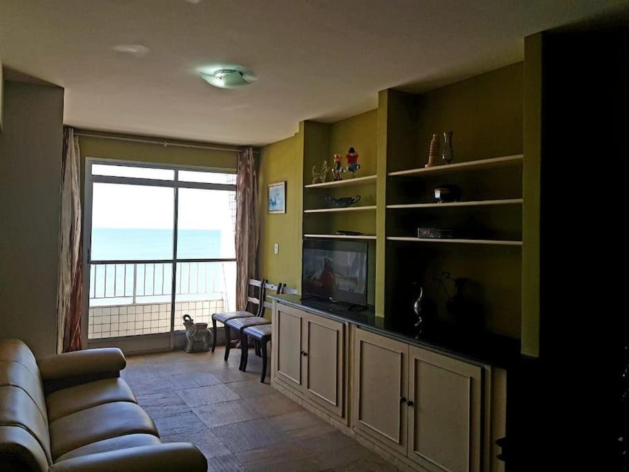 Apartamento de frente para o mar -NOVEMBRO E DEZEMBRO SEM ELEVADOR PRAIA DO MORRO