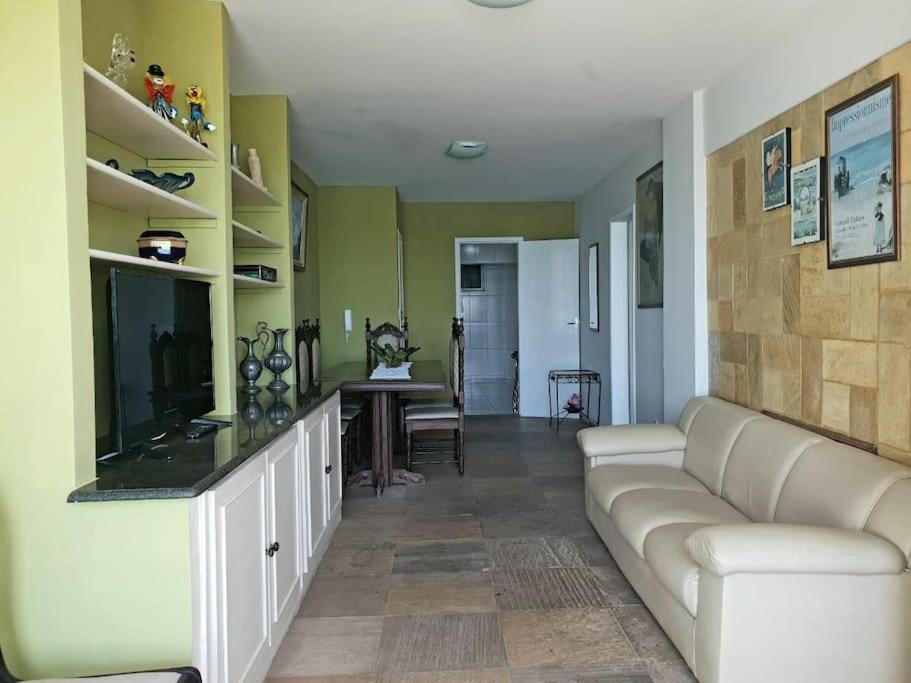 Apartamento de frente para o mar -NOVEMBRO E DEZEMBRO SEM ELEVADOR PRAIA DO MORRO