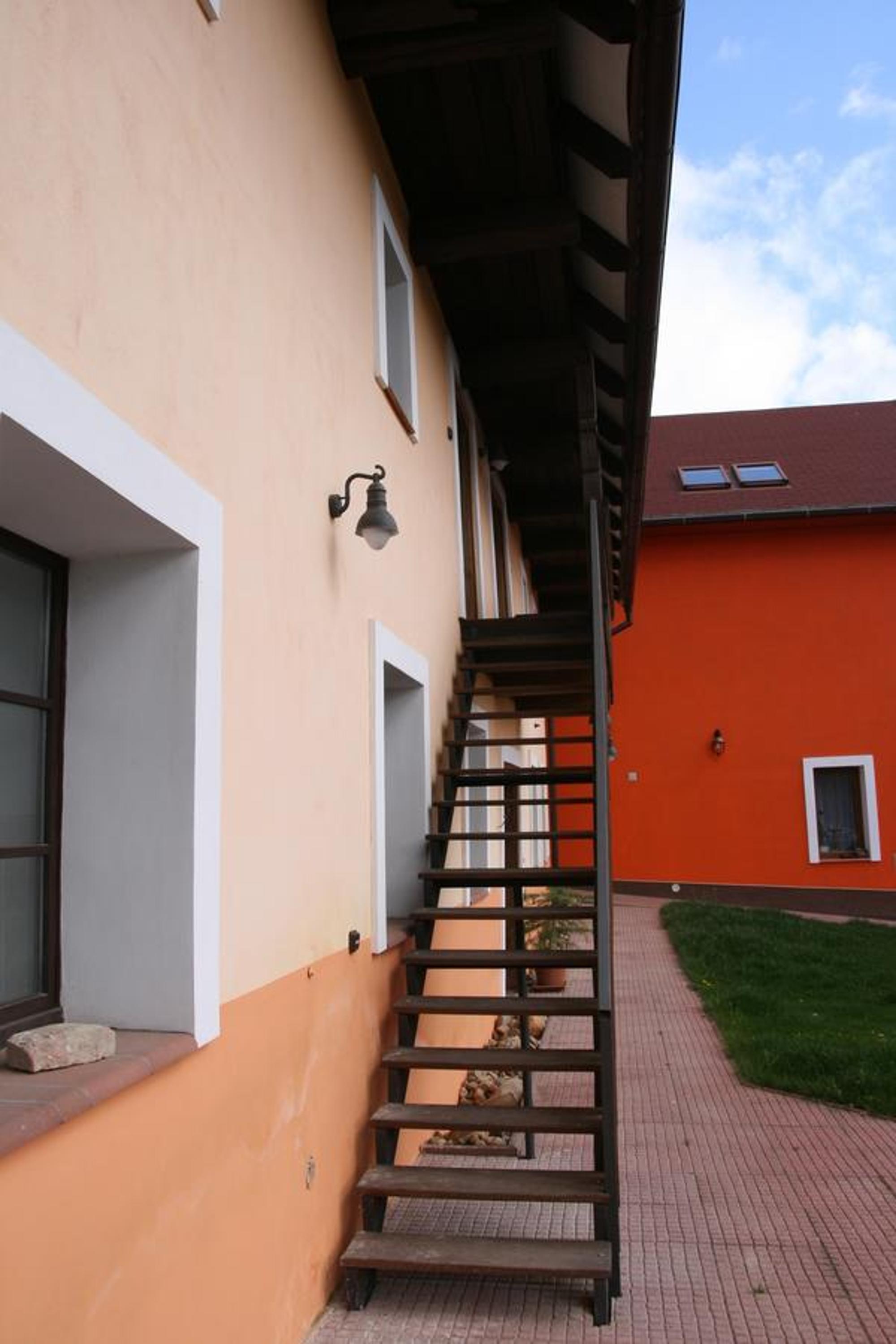 Podřipská Farma