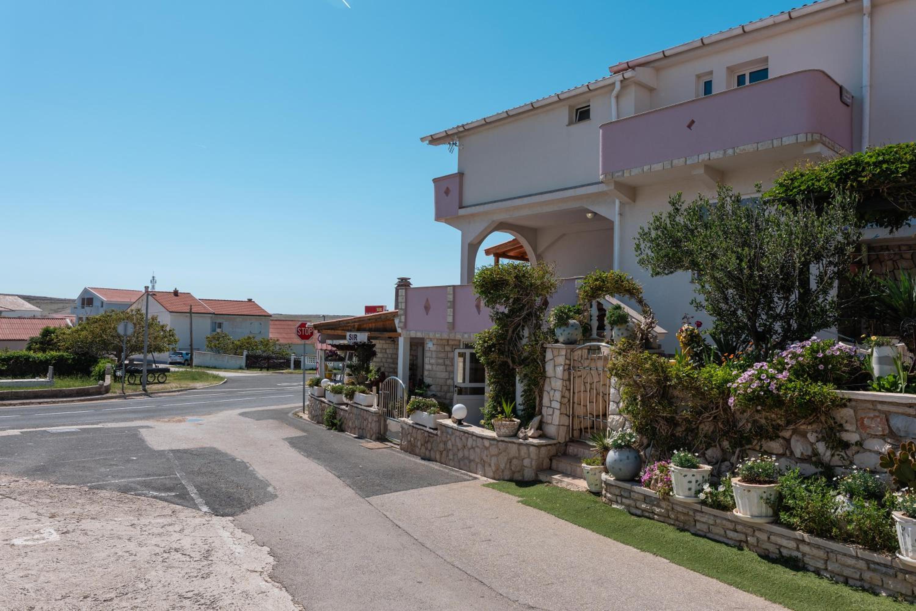 Apartman Mojca Dinjiška Pag view 4